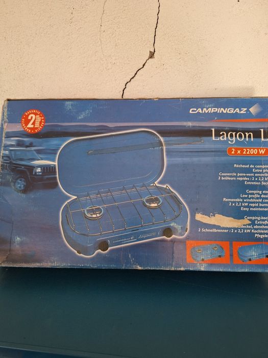 Vários elementos de campismo