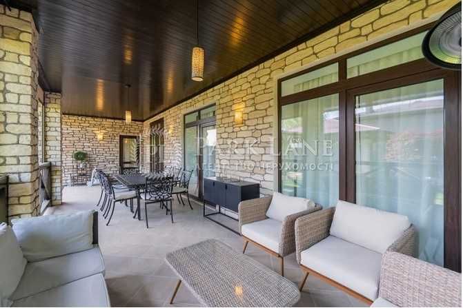 Березівка. КМ Козирна Карта. Будинок з дуже гарним ремонтом.