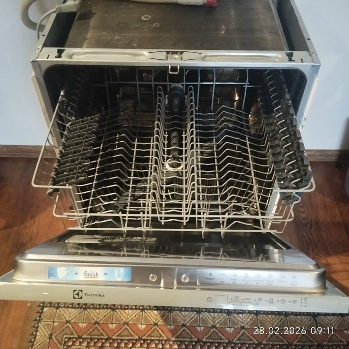 Посудомийна машина Electrolux ESL 96211 LO (60см)