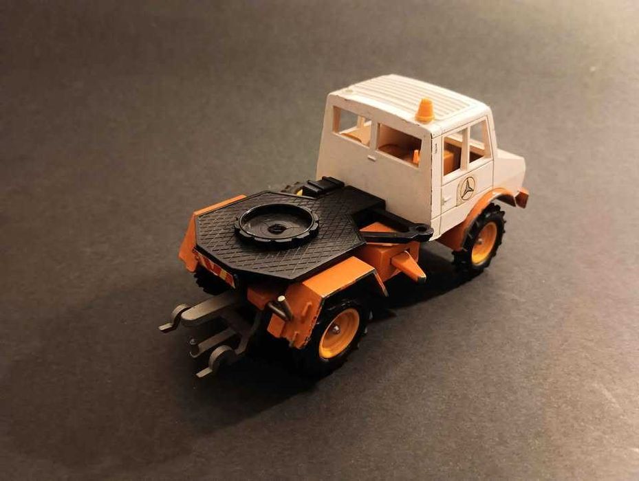 Miniatura Mercedes Unimog 1975 Britains