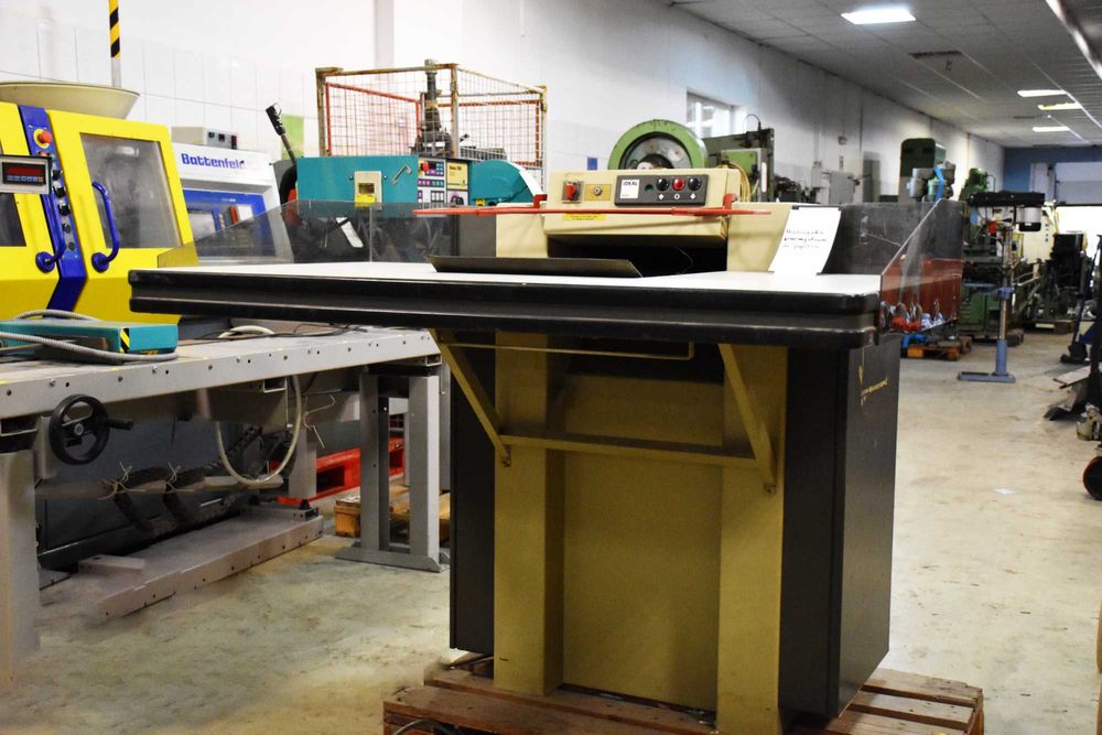 24. IDEAL 4104 – niszczarka przemysłowa do papieru, solidna