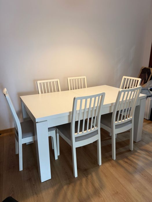 Mesa de jantar extensível + 8 cadeiras