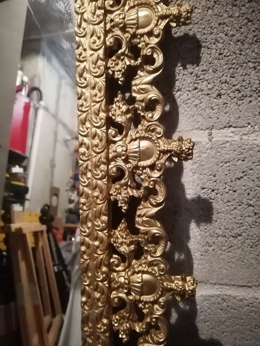 Espelho grande em latão