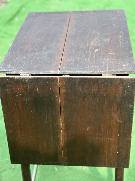 Mesa antiga dos anos 50