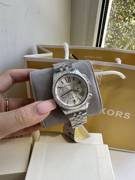 Часи Michael Kors