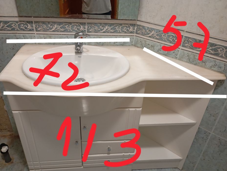 Móvel de WC com espelho e torneira