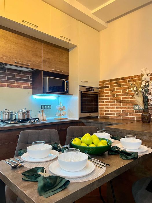 Центр. 3 кімнати. Озеро та парк. Власник. Звітні документи