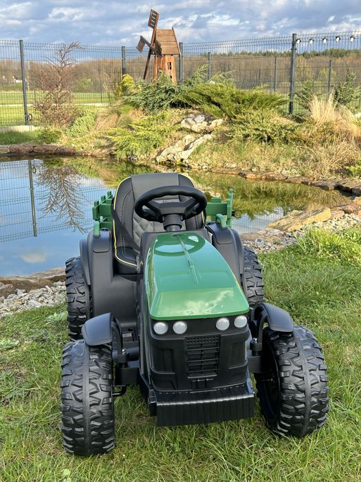 Duży traktor na akumulator z przyczepą gumowe koła skórzane siedzenie