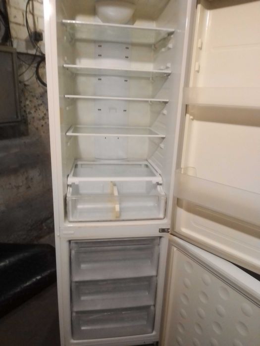 Продам Холодильник SAMSUNG