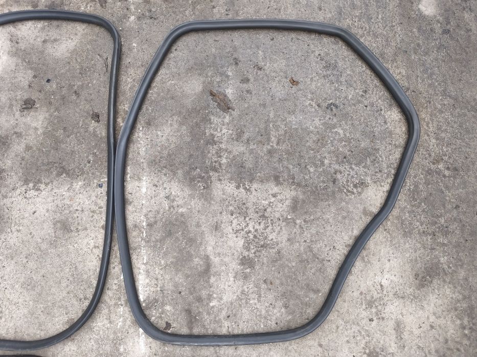 Продам уплотнители дверей на audi a4 b5