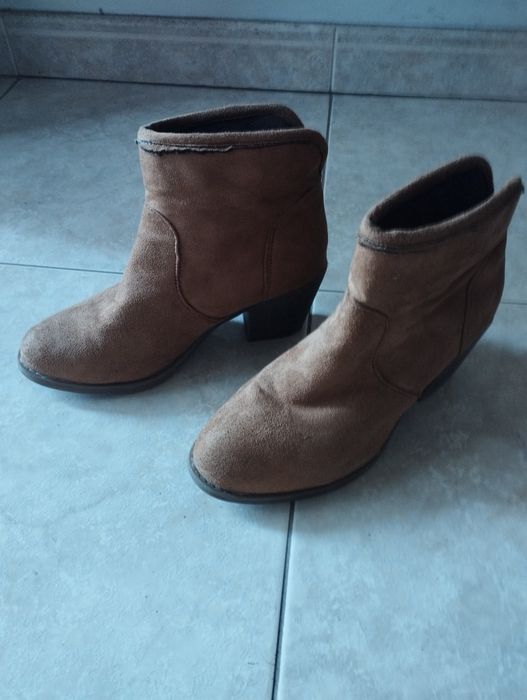 Botas, castanhas, tamanho 36