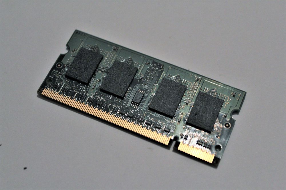 1 GB RAM Memory64751149532675121