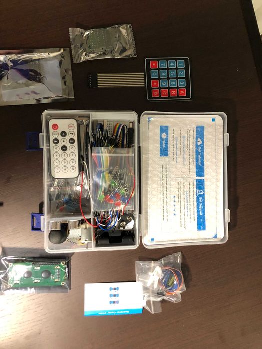 Freenove Ultimate Starter Kit (compatível com Arduino IDE)64740591299073122