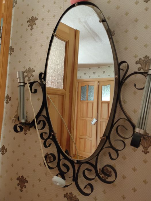 Зеркало с под светкой двух ламп .Ретро .