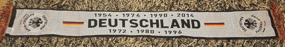 Zestaw 14 szali piłkarskich