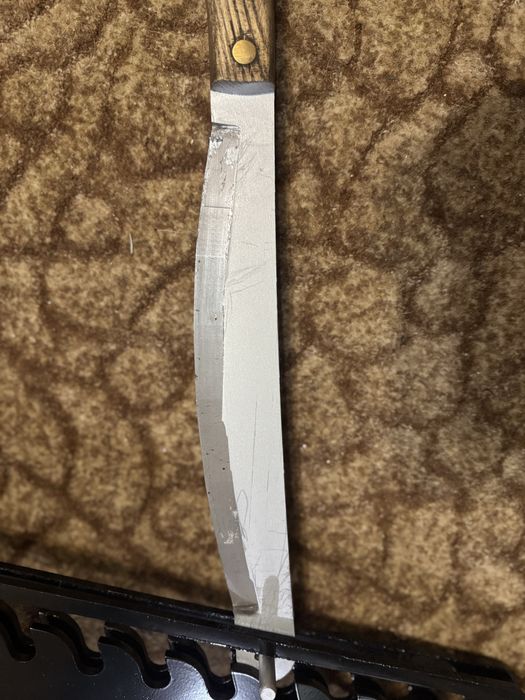 Ніж для тріски дерева