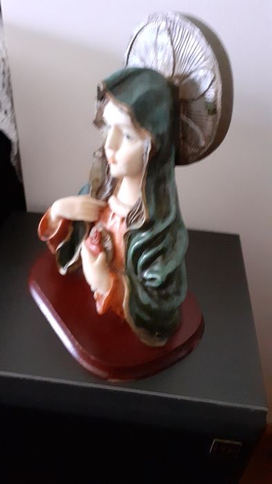 Estatueta religiosa