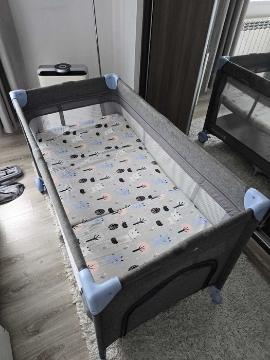 KinderKraft Łóżeczko Turystyczne z akcesoriami i dodatkowym materacem