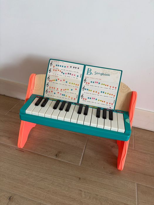 B.Toys Drewniane Pianino Mini Maestro Pianinko Interaktywne