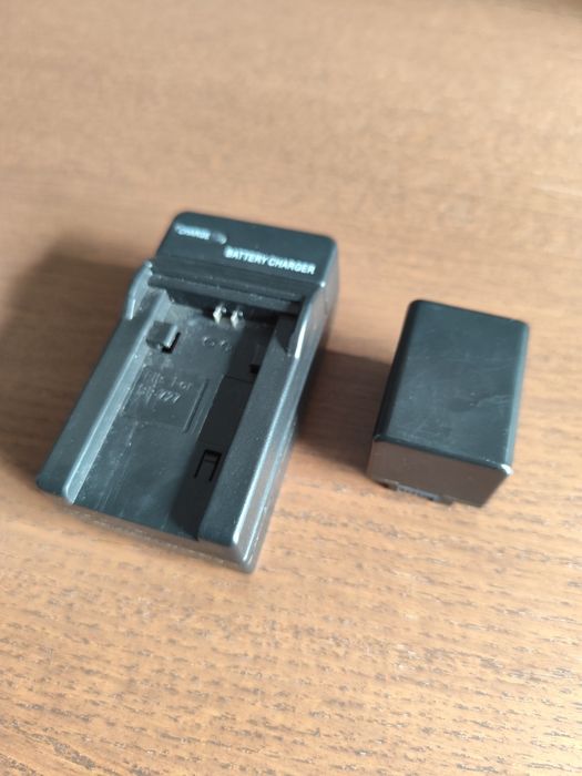 Kit Completo de Filmagem: Câmara Canon Legria HF R606 + Tripé