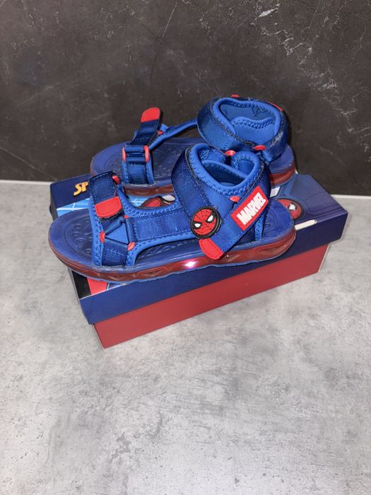 Sandaly chlopiece spiderman, swiecaca podeszwa 31