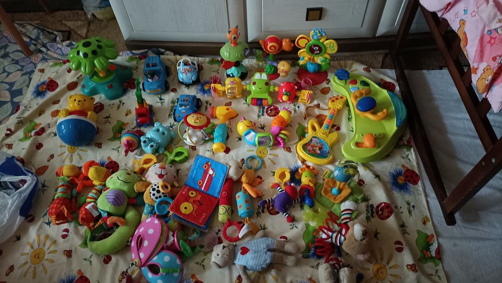 Продам музыкальную   игрушку  для малышей.