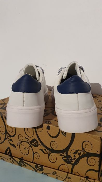 Sneakersy nowe sportowe białe markowe Rozmiar 42 / wkładka 27.5 cm