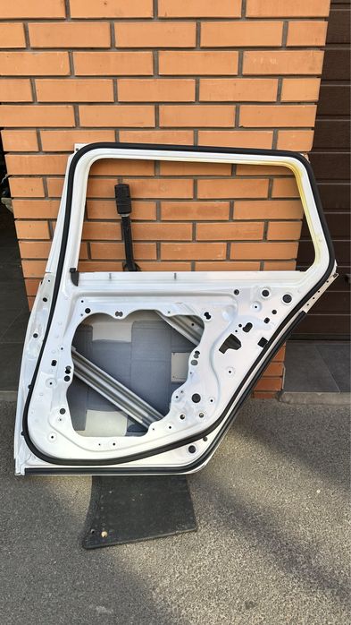 Двері задні на Bmw 5 G31 (турінг) ідеальні, не фарбовані А300!