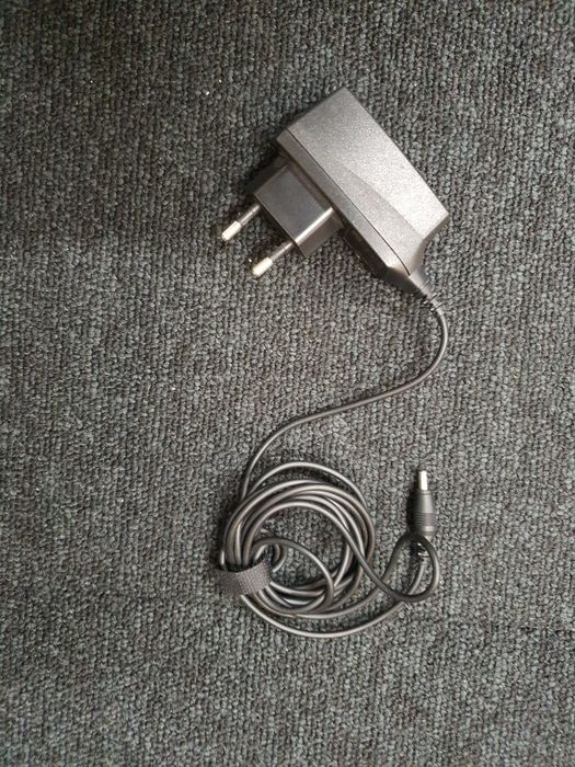 Elektronika na części – tablet, bateria laptopa, słuchawki, kable