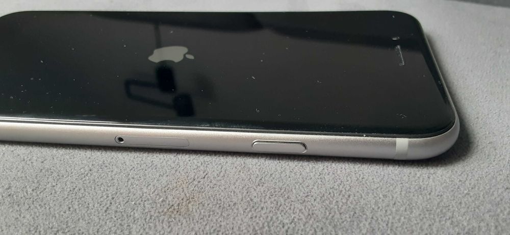 smartfon iPhone 1549 64Gb srebrny