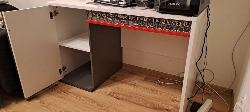 Łóżko i biurko dziecięce - młodzieżowe