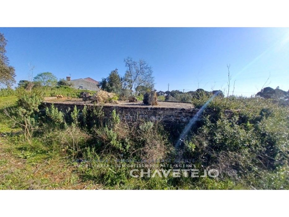 Terreno com projeto aprovado e licença de construção.