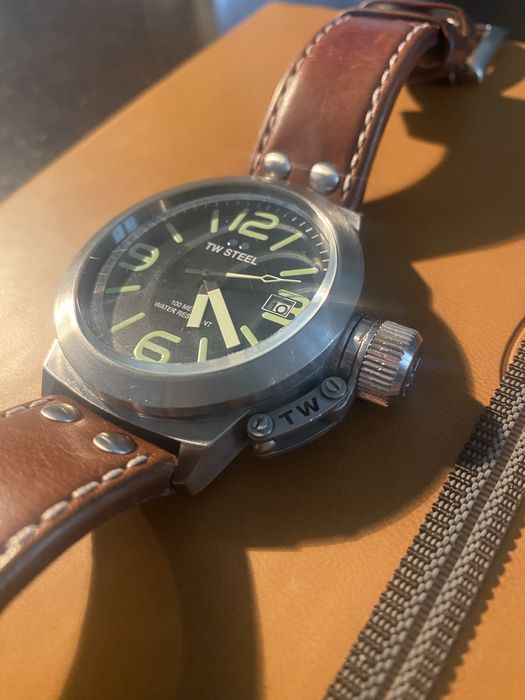 TW Steel Canteen com coroa de rosca