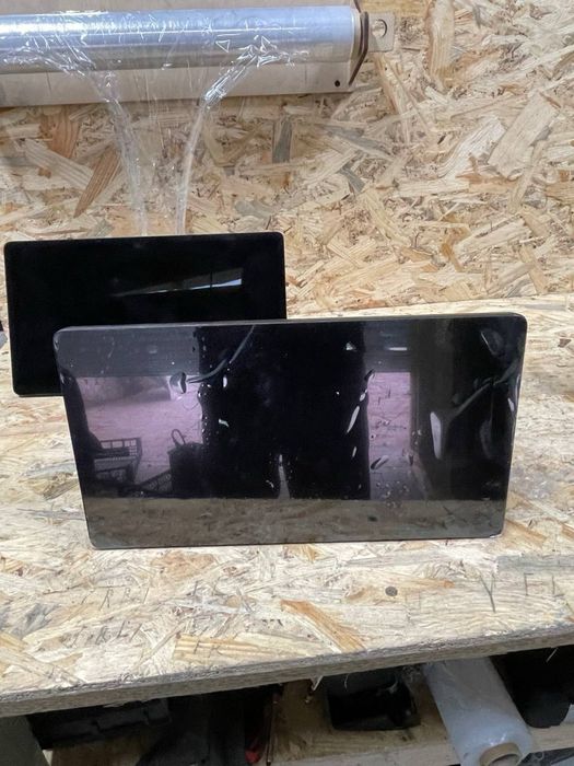 Екран Rivian R1T