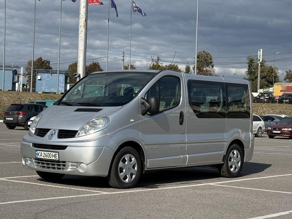 Бус Renault Trafic 2009 Оригінальний пасажир (vivaro, t5, vito) обмін