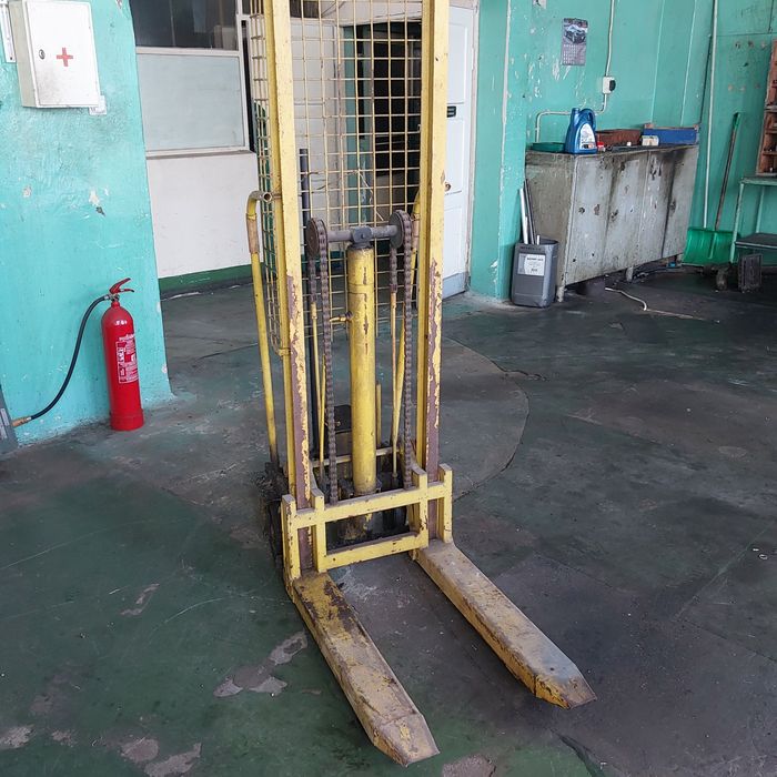 Podnośnik ręczny paleciak