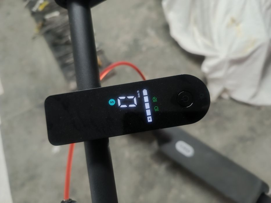 Xiaomi Electric Scooter 5 Pro - Como Nova