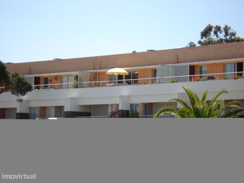 Apartamento com piscina em condomínio privado
