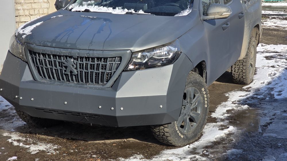 Бампер на  пікап Nissan Navara, Ford Ranger, Peugeot Landtrek, L200