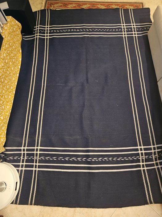 Tapete Azul com Riscas Brancas – 2,20 m x 1,70 m