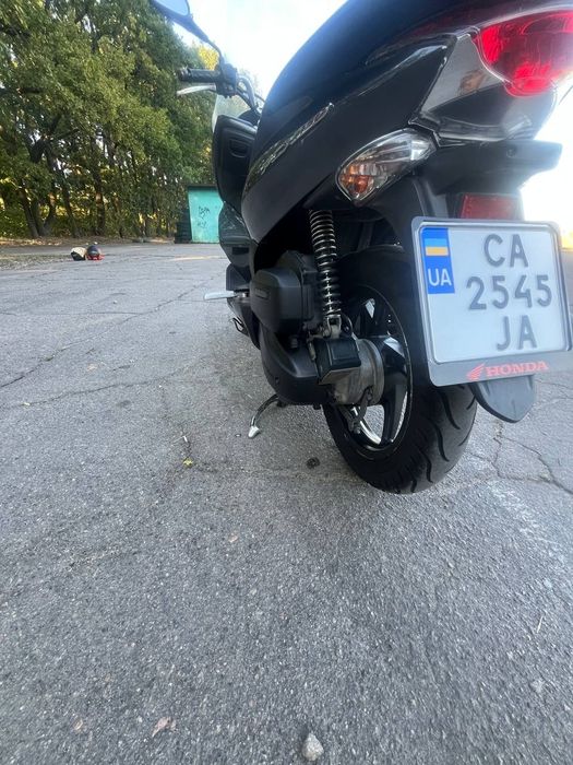 Honda pcx 150 максі скутер