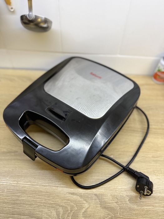 Вафельниця електрична, робочий стан