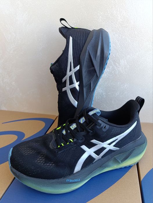 Кросівки Asics Novablast 5! Розмір 42/43/44/45! Оригінал!