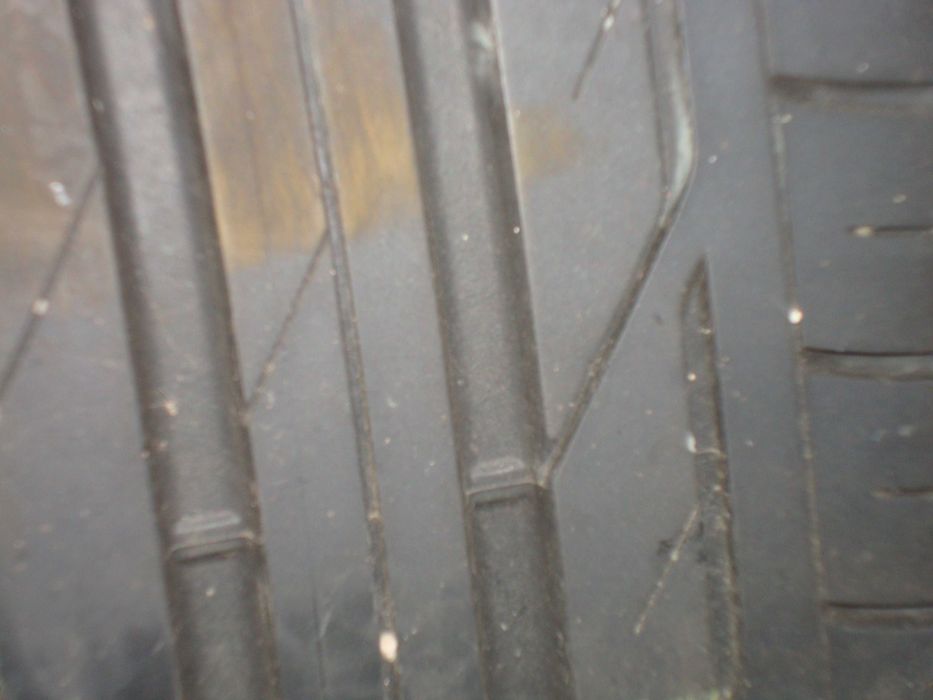sprzedam 2 letnie opony Bridgestone 225/50/18
