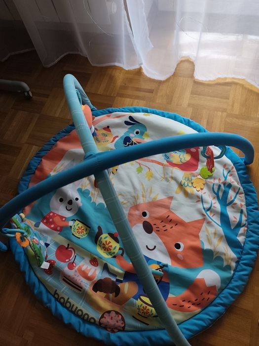 Mata edukacyjna plus zabawki na rączki i nóżki