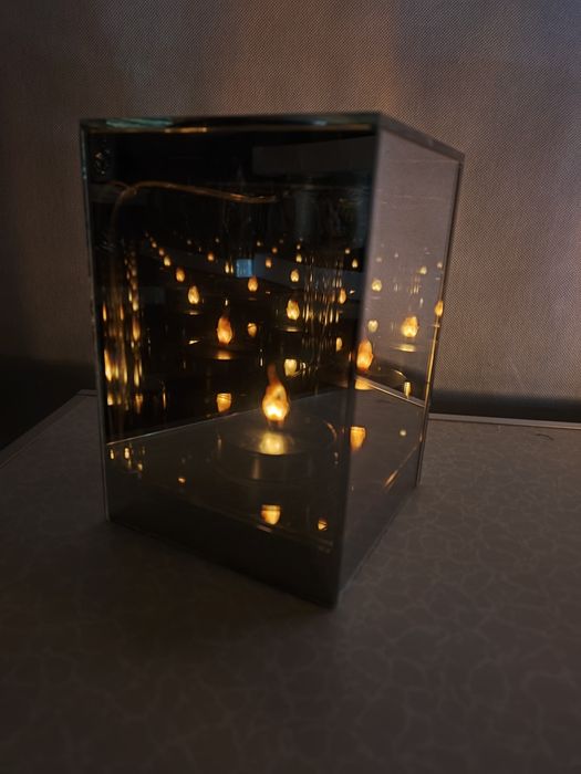 Lampion lustrzany 3D solarny LED – elegancki sześcian nieskończoność