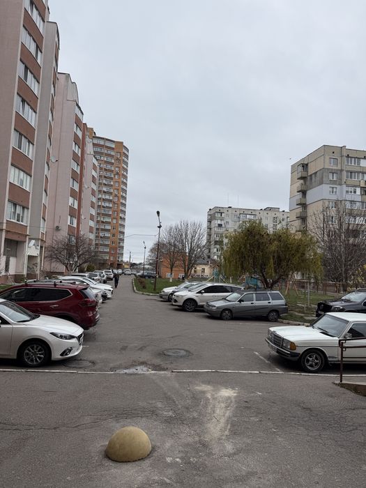 Продаж 2 кім квартири на Незалежності 58.