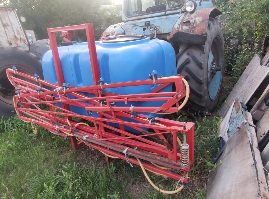 Опрыскиватель  800 литров