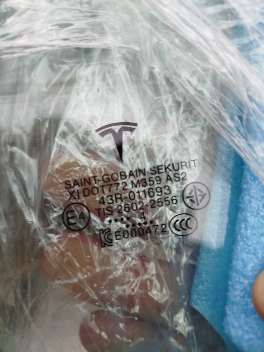 Скло передньої двері ліве/праве подвійне Tesla Model 3 Y