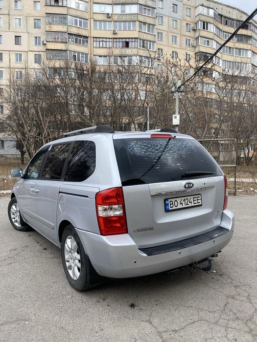 Продам Kia Carnival